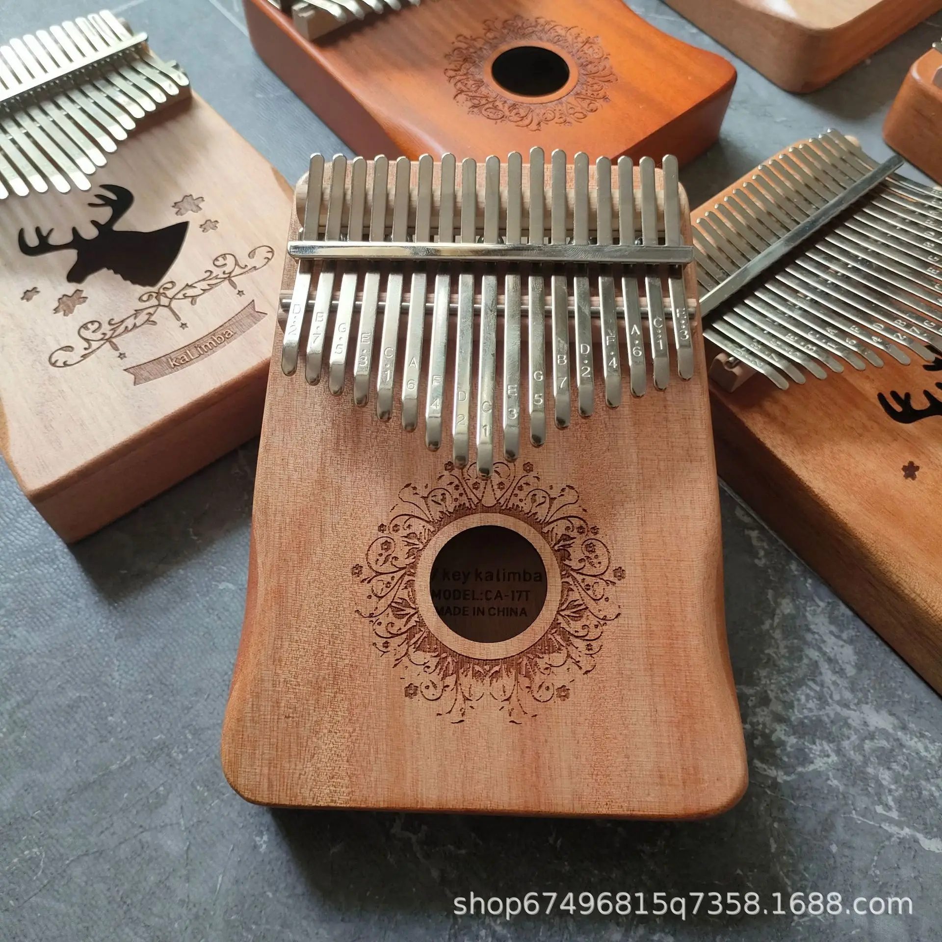 بيانو كاليمبا مكون من 17 مفتاحًا و21 مفتاحًا، بيانو احترافي من الخشب الصلب مع نغمات شفافة ورنين غني. تتضمن مطرقة الضبط، #3