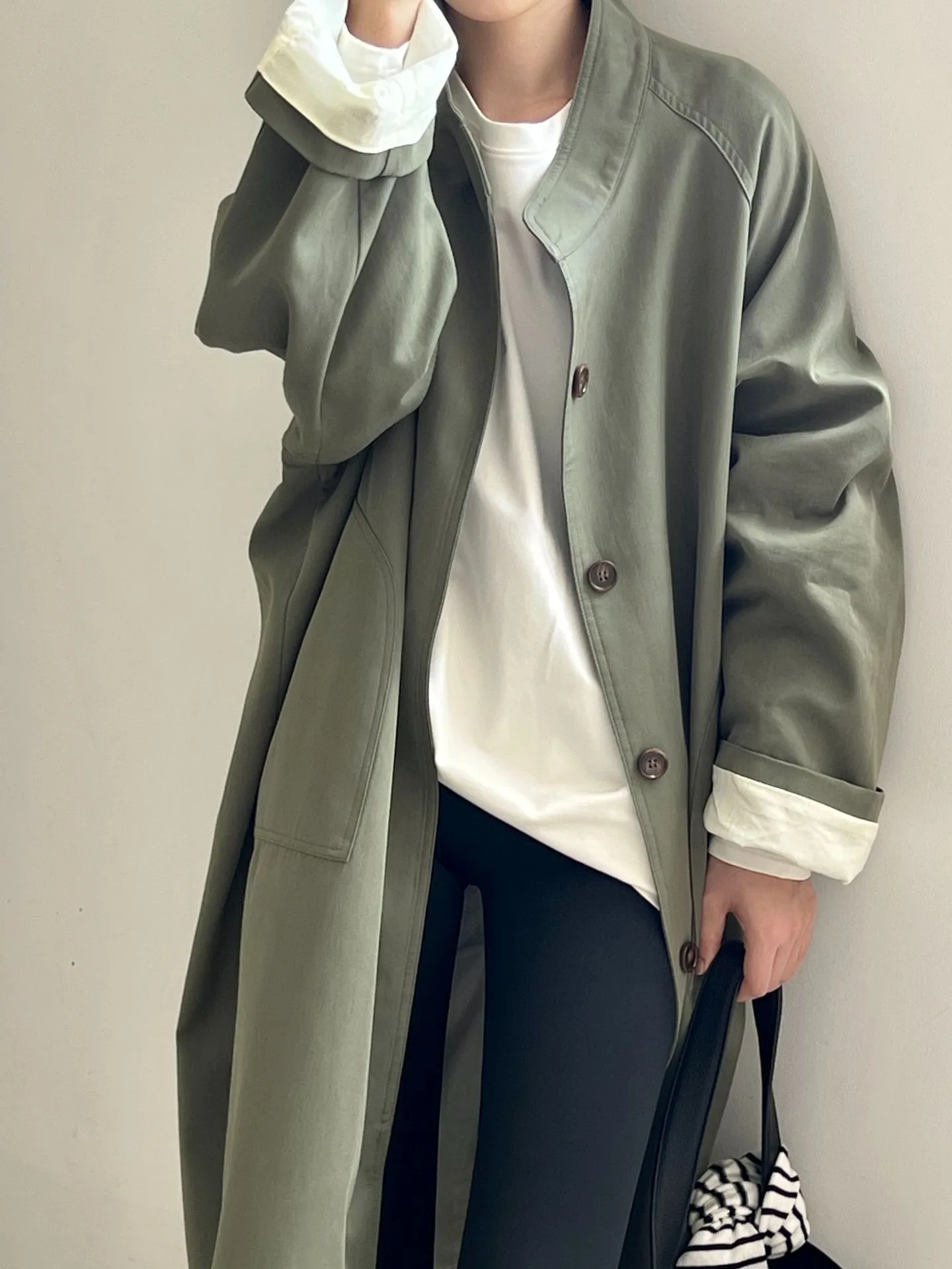 Gabardina de longitud media con cuello levantado de estilo británico para mujer en otoño e invierno 2025, nuevo abrigo informal y de alta gama