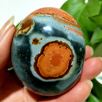 A Natural Cryetal Ocean Palm Stones Exorcise Meditation Mental Energy Union Feng Shui Crystal Room Decoration