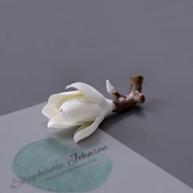 مجموعة حامل أقلام من زهور ماغنوليا المقلدة وأقلام السيراميك، مثالية لدعائم الزخرفية ومستلزمات كتابة الخط