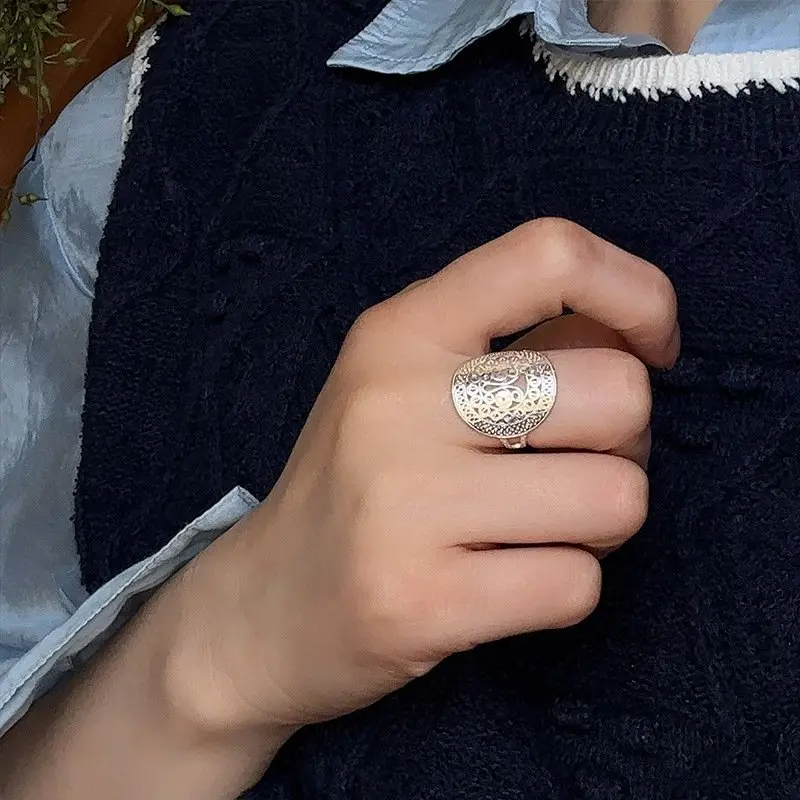 

Элегантное ажурное кольцо с кружевным узором для женщин, роскошное матовое открытое кольцо на указательный палец, уникальное, в корейском стиле, модное.