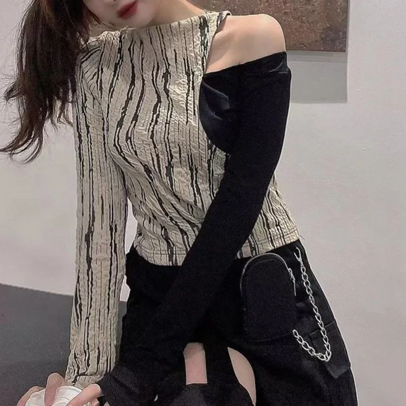 2024 New Women\'s Spring Autumn Contrast Color Crew Neck Spliced Long Sleeve Elegant Slimming Exposed Clavicle Sexy T-shirt Tops