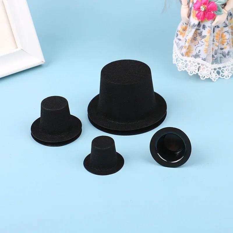 10 pezzi 1:12 simulazione in miniatura di casa delle bambole modello di cappello floccato in PVC nero accessori fai da te