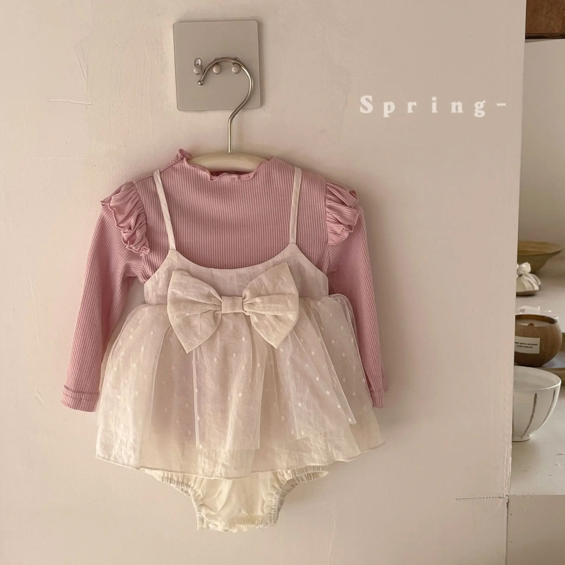 

Летний комплект для девочек 2026 года, корейский стиль, комплект из двух предметов для малышек, платье в западном стиле, юбка с длинными рукавами и бретелями, платье принцессы