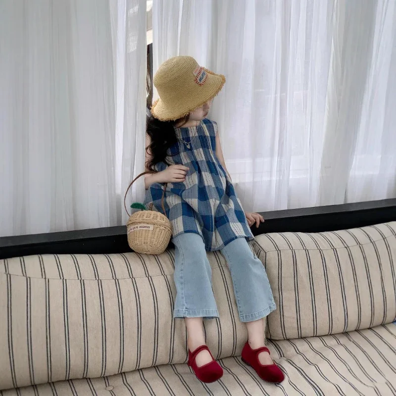 

2025 Summer New Style Dress for Girls: Stylish Sleeveless Children's Checkered Dress in Large Plaid Design.
