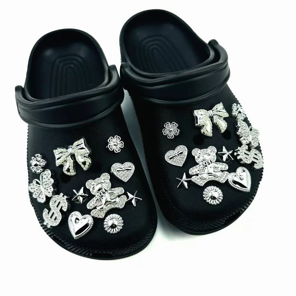 22-teiliges Sommer-Mode-Schuh-Charms-Set, Zubehör für Clogs, Schuhschnallen, silberne Diamant-, Bären-, Schmetterlings- und Nieten-DIY-Schuhdekorationen – Detail 6