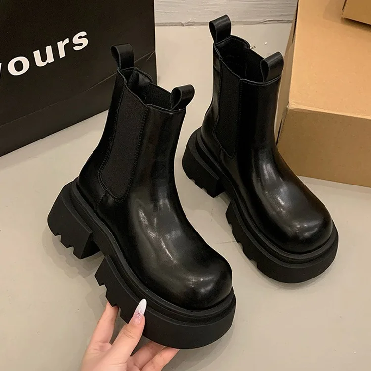 Thick soled short boots for women 2026 new autumn and winter with plush chimney boots  British style short boots