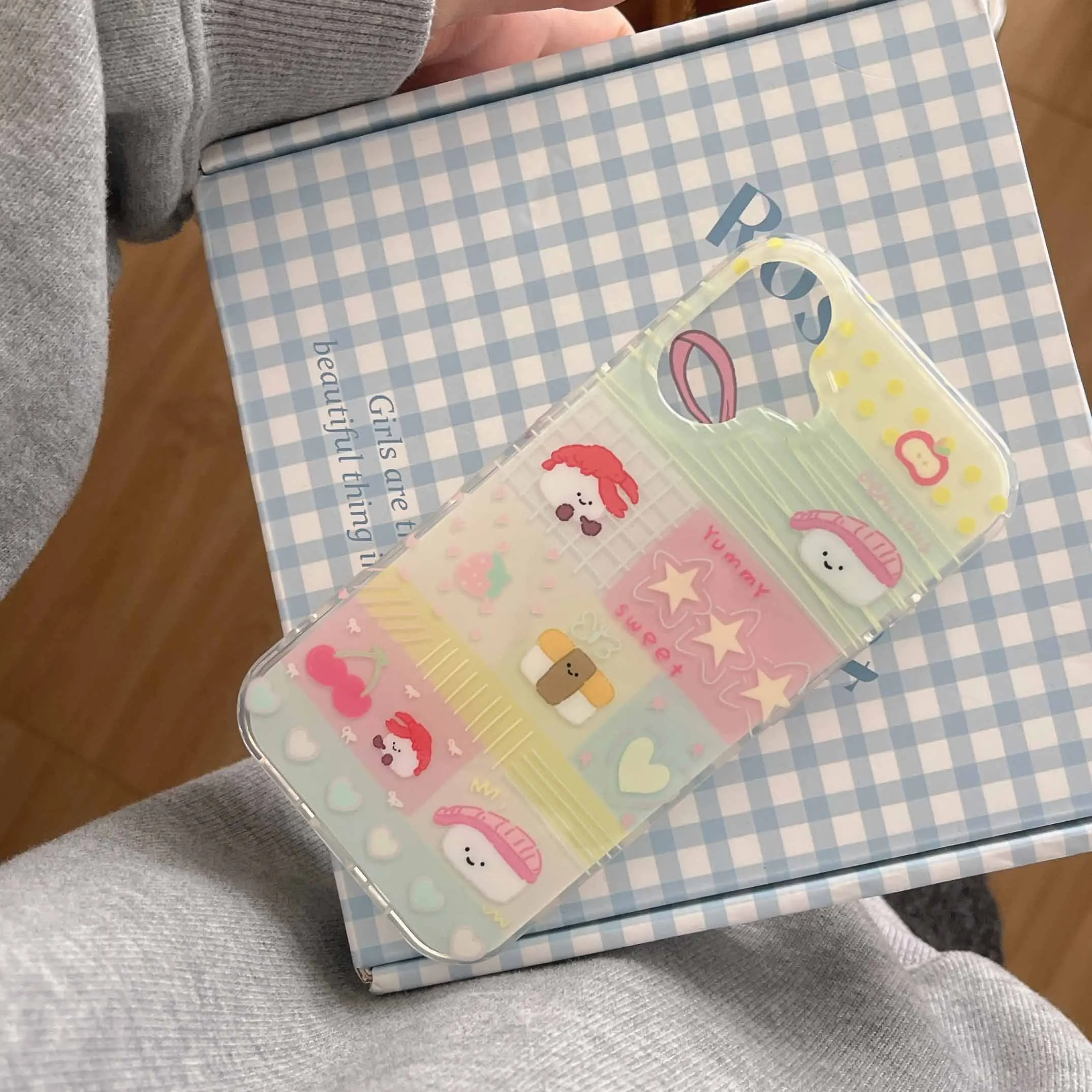 Cute cartoon sushi stand holder fundas for iphone 15pro 14promax 13pro 16 14 13 15 pro max 16promax montage ins phone case