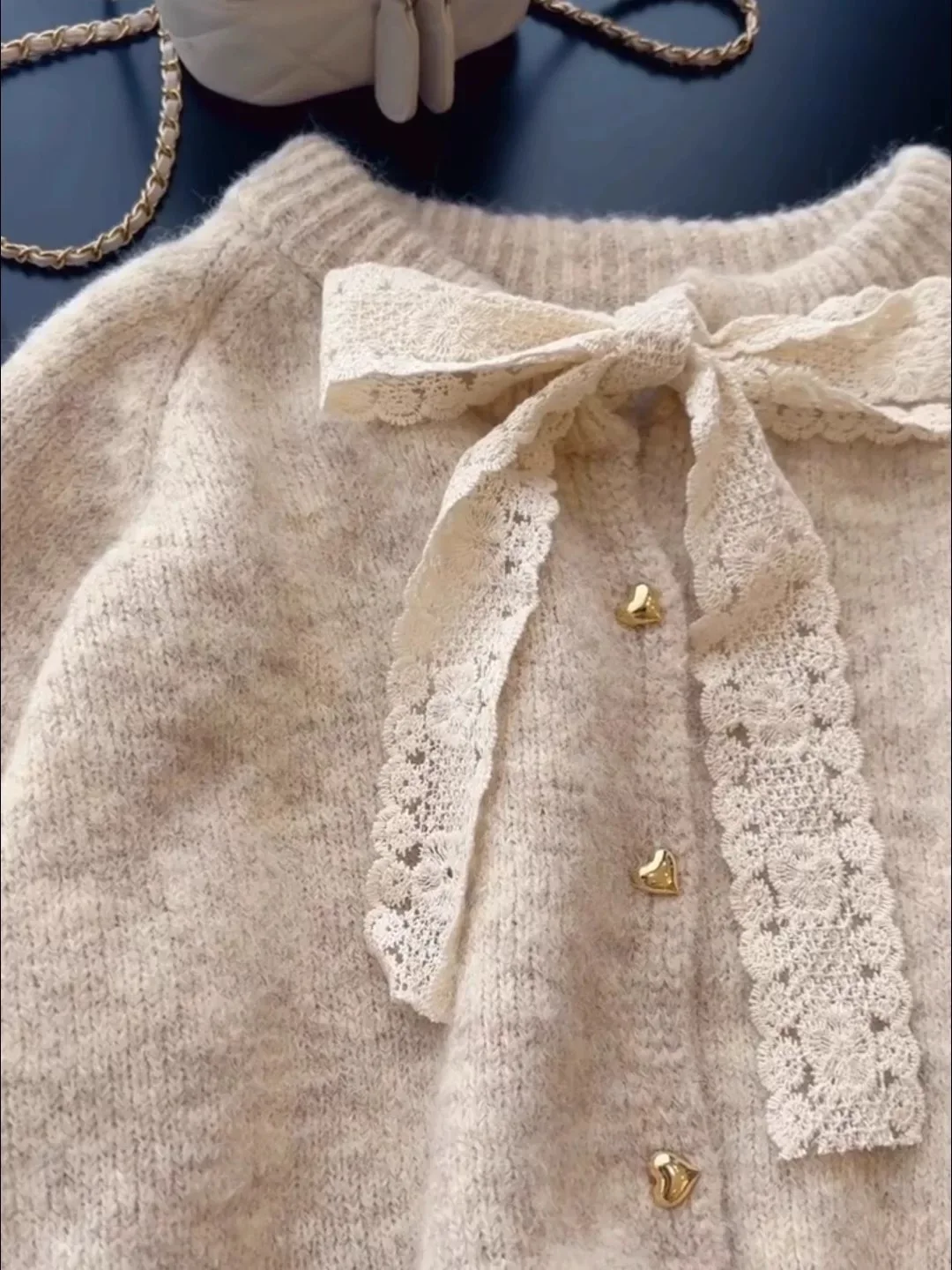 

Свитера Джемперы Кардиганы женские для женщин Короткие лиоцелловые рукава с пышными рукавами Regular Fit Coffee Date Feminine Pretty Soft Holiday