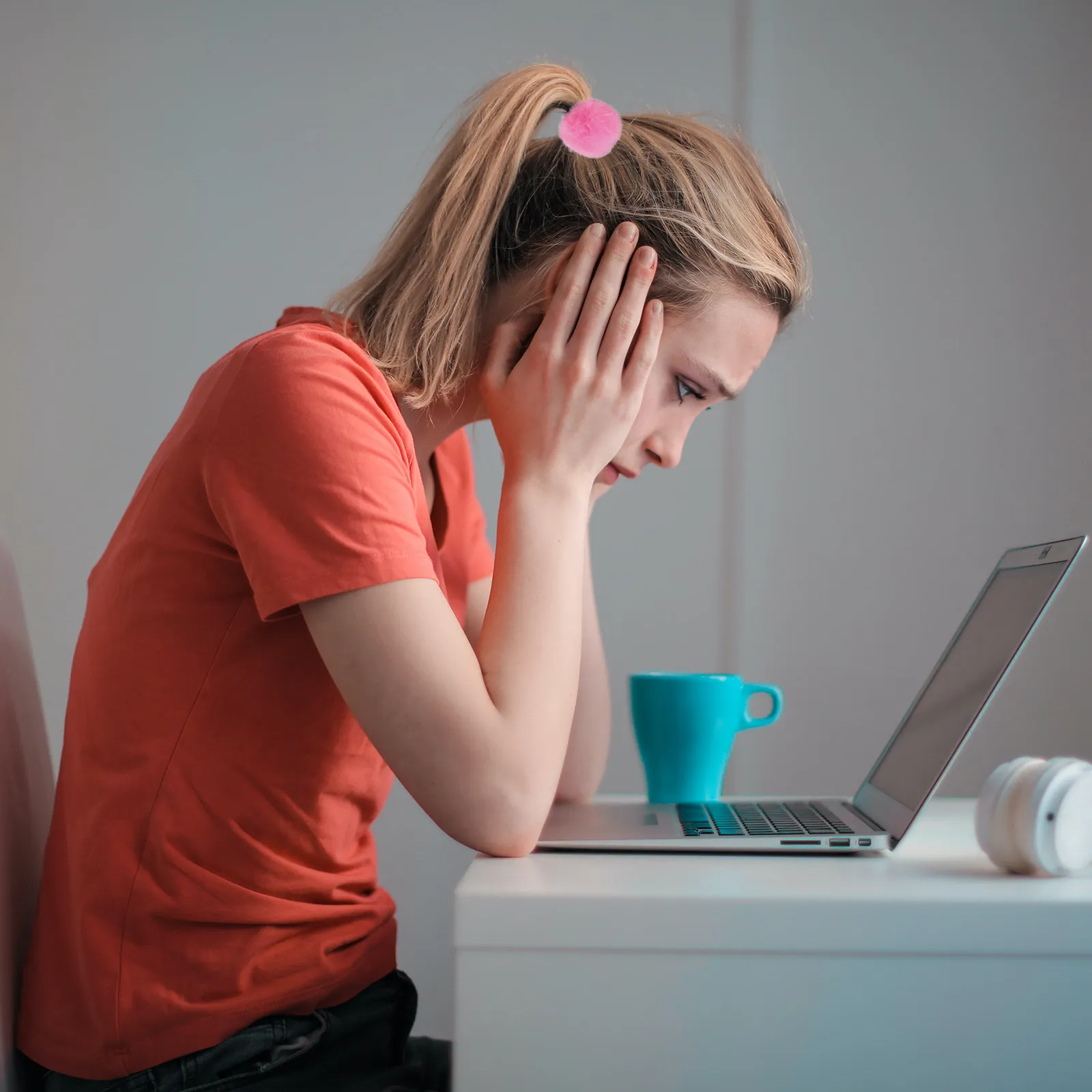 

Набор из 12 резинок для волос: эластичные резинки с шариками, цвета: мятно-зеленый, красный, светло-серый, розовый, фиолетовый. Для повседневного использования.