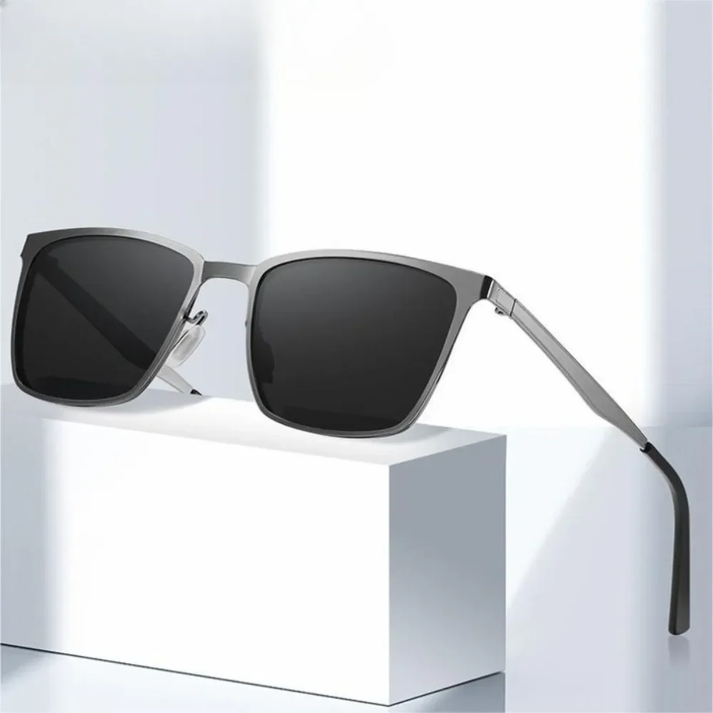 Gafas de Sol Polarizadas Rectangulares Clásicas para Hombre, Color Negro Mate, Protección UV400, Gafas de Sol Cuadradas de Moda con Bisagra de Resorte, Gafas de Conducir