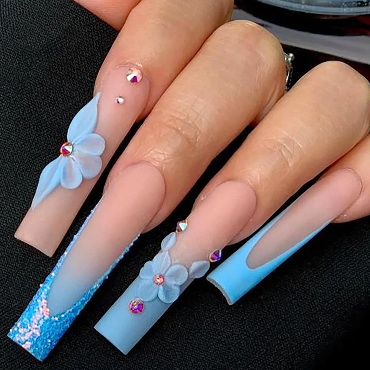 24 pçs longo quadrado unhas falsas dicas pó brilhante 3d flor borboleta strass unhas falsas azul gradiente destacável imprensa em unhas