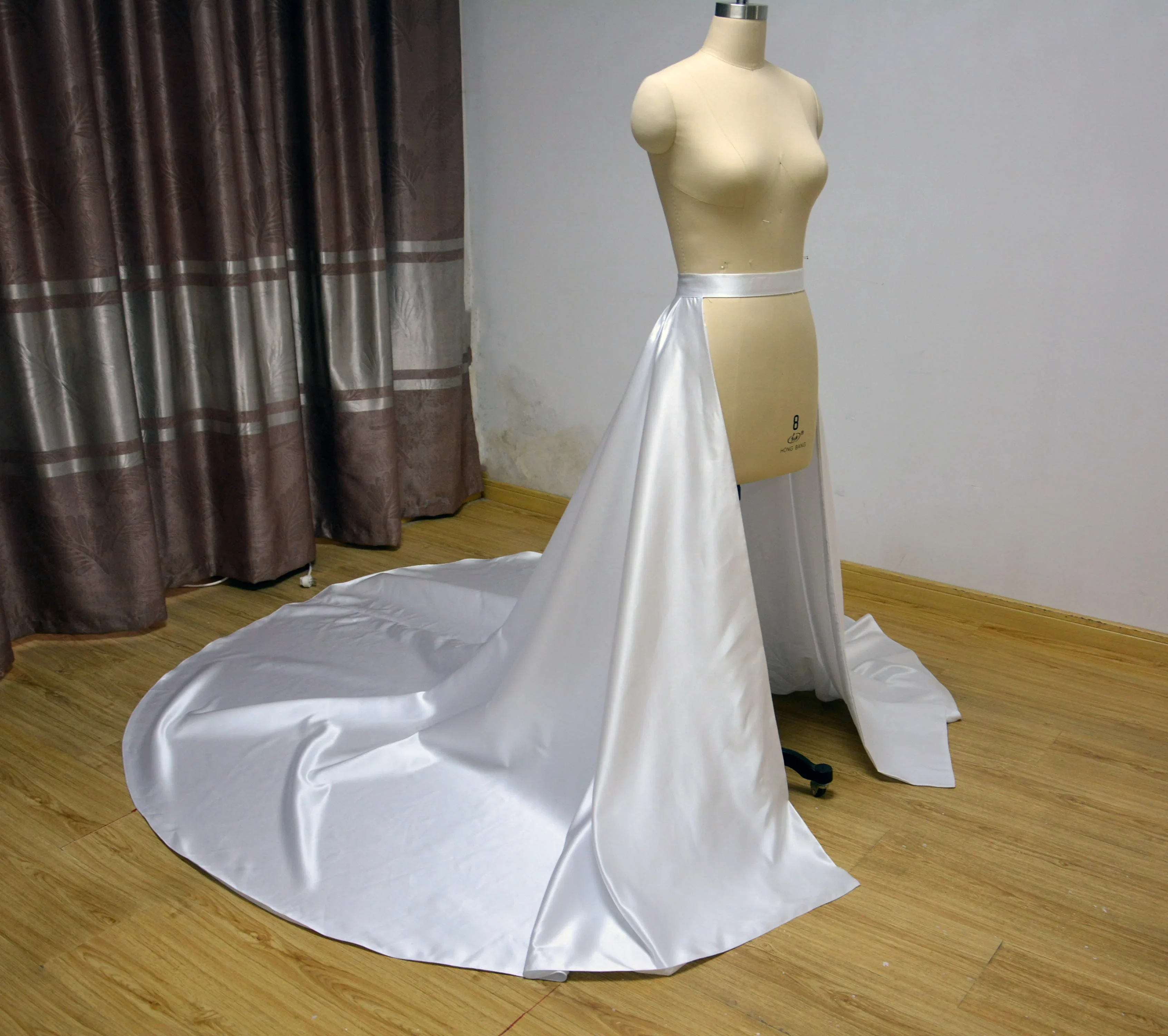 white Removable bridal dress overskirt, wedding satin detachable train Trains démontables Jupe amovible