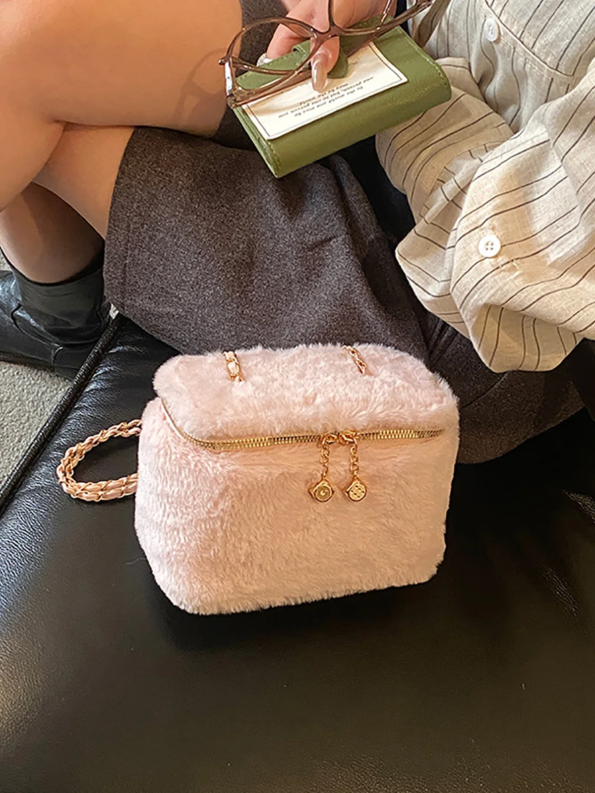 

Розовая плюшевая сумка-кроссбоди для женщин, весна 2026, новая мини-сумочка для вечеринок, французская элегантная сумка на одно плечо, тренд