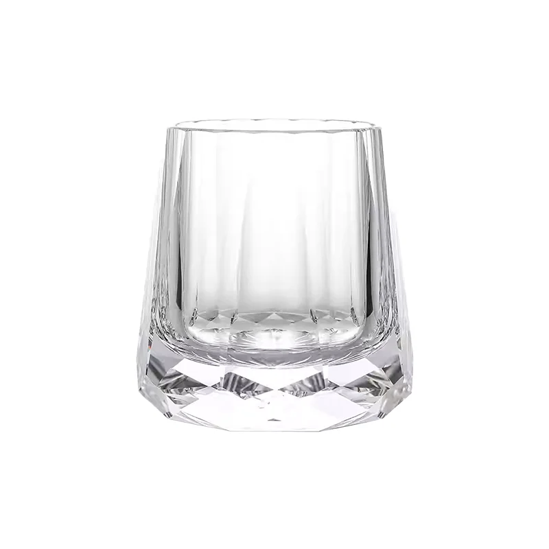 verres-a-degustation-et-chopes-a-biere-haut-de-gamme-en-cristal-k9-fabriques-a-la-main-et-de-formes-uniques-pour-les-bars-les-fetes-et-les-mariages