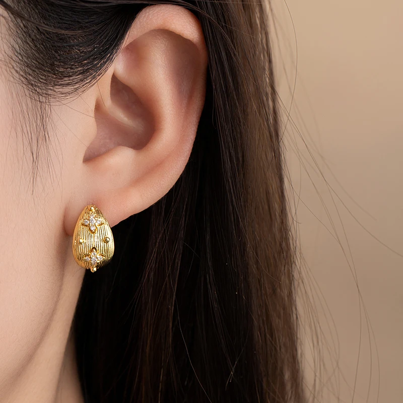 ANENJERY أربع أوراق زهرة الزركون أقراط للنساء تصميم فاخر بسيط دقيق تنوعا مجوهرات هدايا حفلة بالجملة