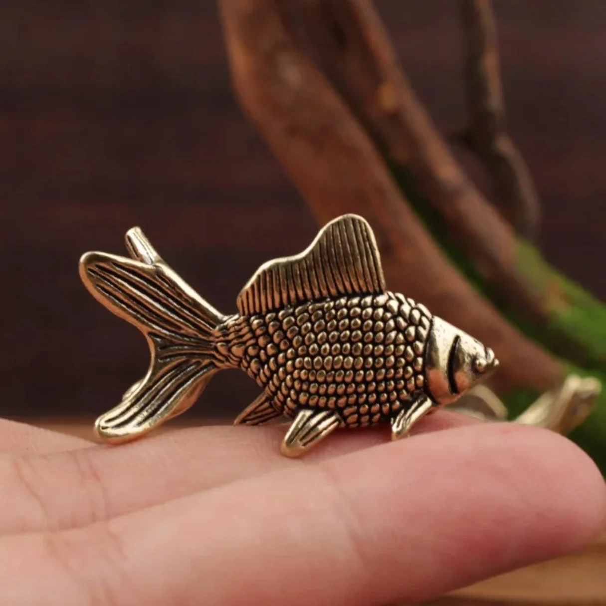 Cute Vintage Brass Goldfish Statue Ancient Lifelike Goldfish Figurines Elegant Exquisite Lucky Charm Animal Sculpture Halloween
