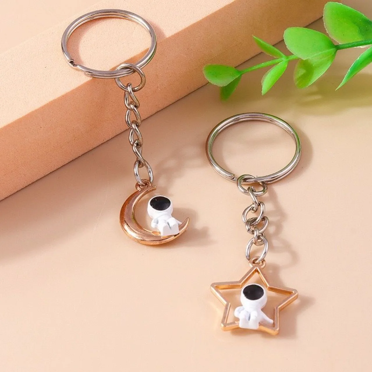 Creative Star Moon Astronaut Keychain Fashion Spaceman Key Chains Couple Key Ring Valentine's Day Gift Friend Backpack Pendant