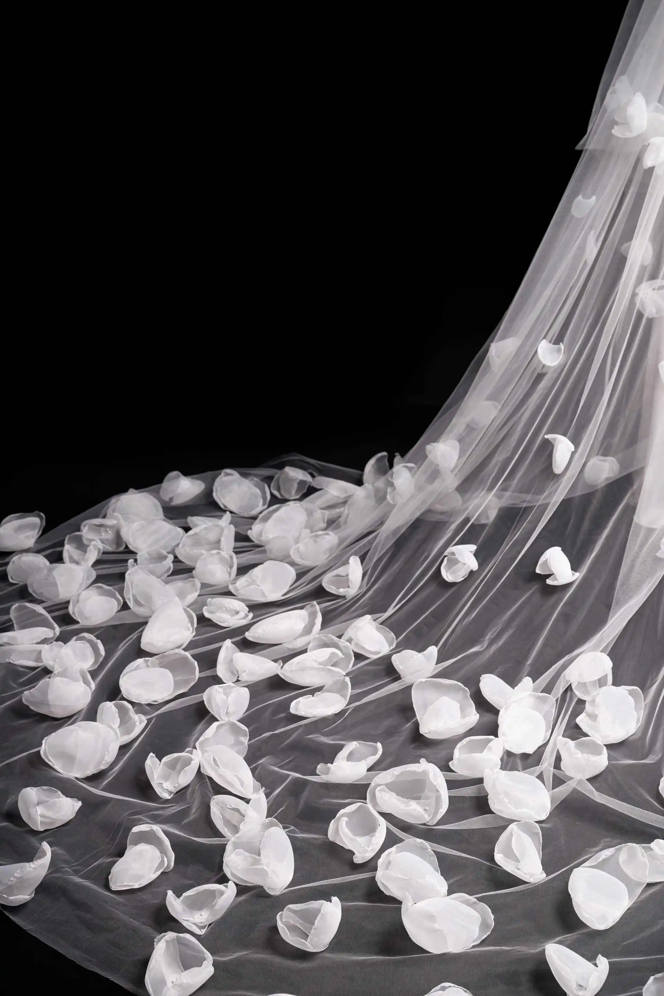 Magnificent Bridal Veils 3M Long Cathedral Veils Two Layer 3D Appliques Lace With Comb Wedding Accessories Customized