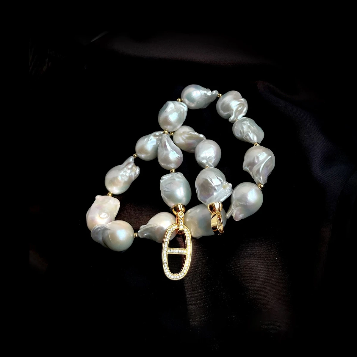 

Artistic style natural freshwater baroque pearl necklace inlaid with zircon high-end necklace fashionable jewelry preferred gift