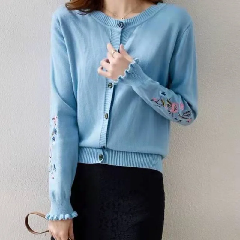 

Women's Base Shirt Design Style Knitted Cardigan Embroidered Long-sleeved Top