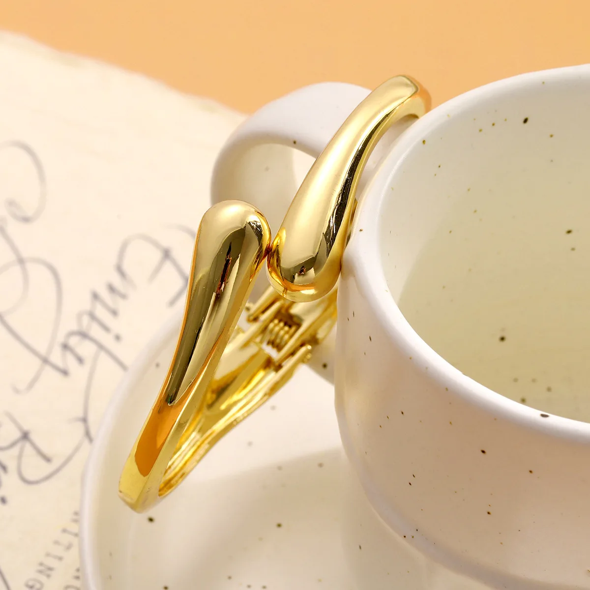 Einfaches, tropfenförmiges Armband für Damen, kreatives Design in Gold- oder Silberfarbe, verstellbar, offenes Armband, modischer Schmuck für Mädchen. – Detail 9