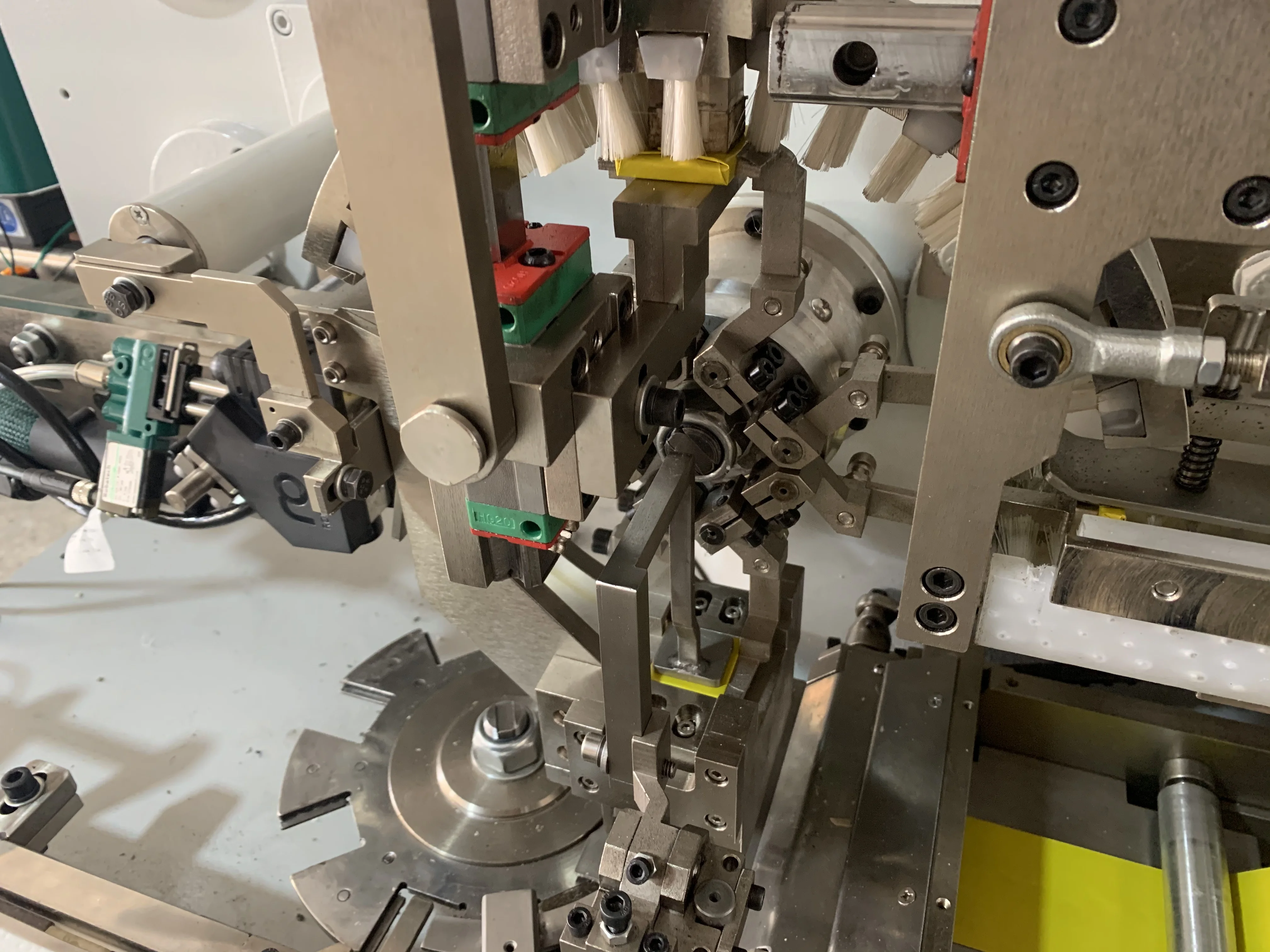 Custom price cheap automated multi function fold small solid soap packaging machine