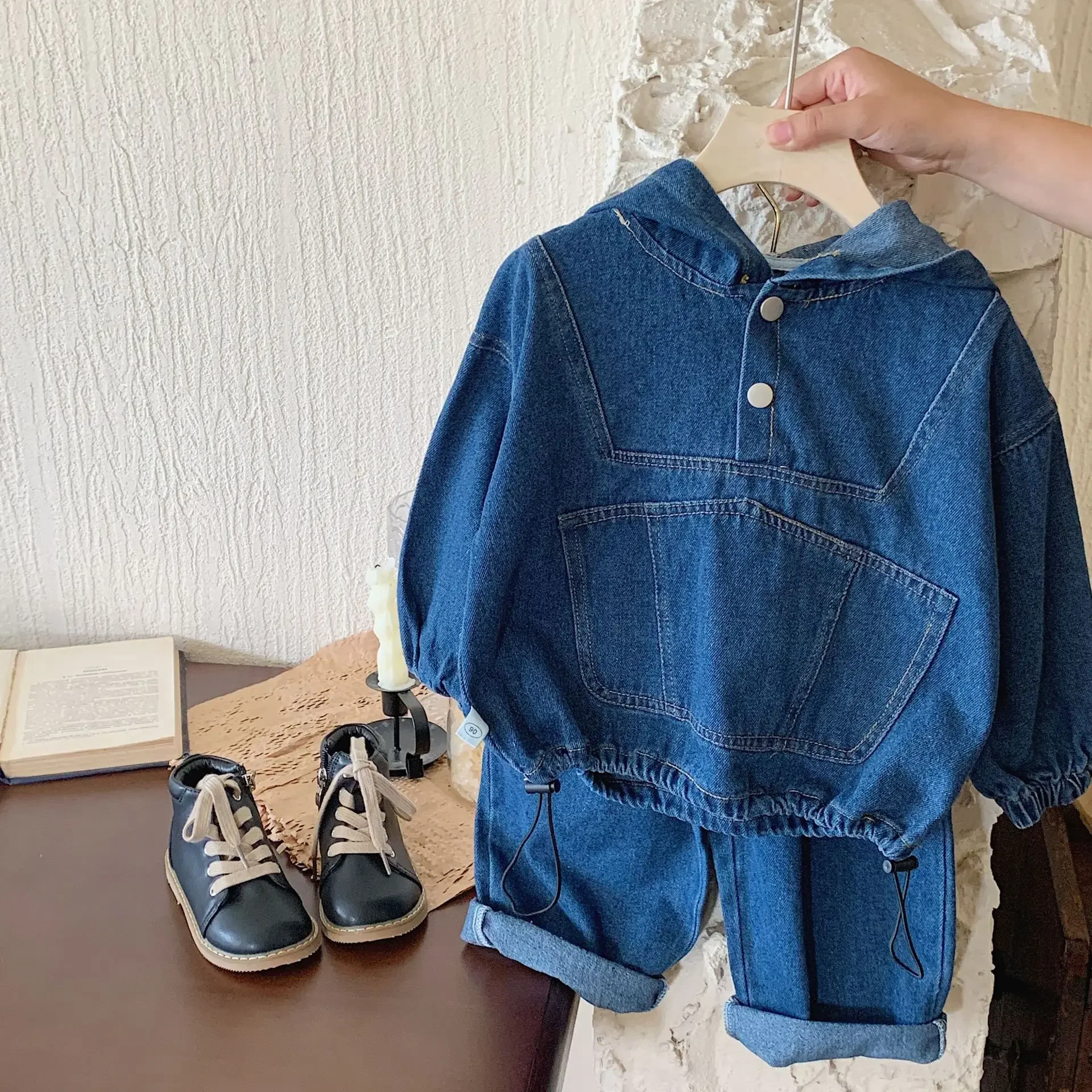 Conjunto de ropa de abrigo con capucha para niños, Top de retazos, pantalones lisos, 2 piezas, 1 a 7 años, Otoño, 2023