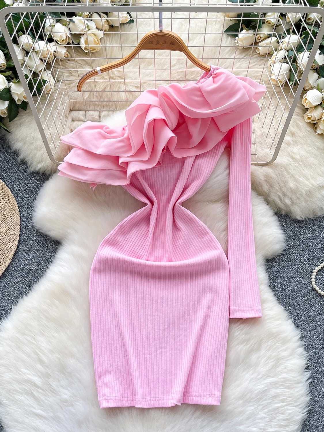 Foamlina em camadas plissado mini bodycon vestido feminino nova moda retalhos gola diagonal um ombro manga longa festa mini vestido