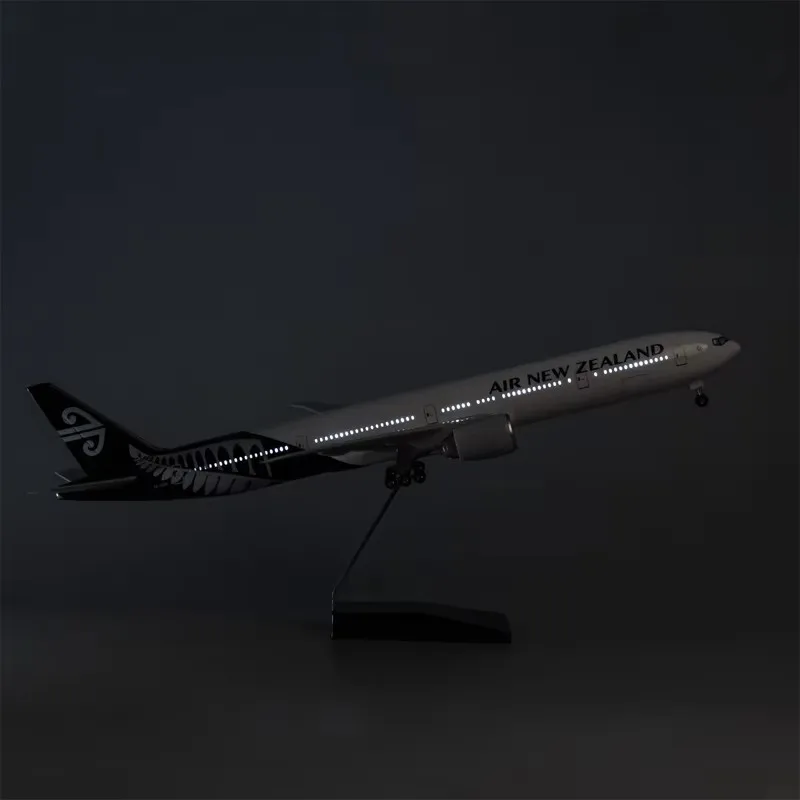 47cm 1/157 Scale Boeing 777 Diecast Model Air New Zealand Airlines Resin Plane With Light Airplane Collection Display Toys Gift