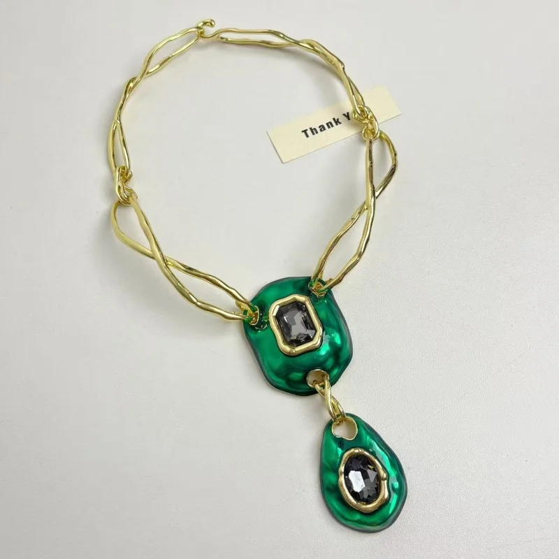 

Retro European And American Cross Line Sensation Metal Necklace for Women Geometric Simulated Gem Pendant Daily Party Accessory