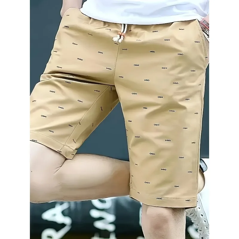 

Мужские шорты с принтом и завязками на талии из комфортного полиэстера, идеально подходят для летних прогулок и пляжных вечеринок.