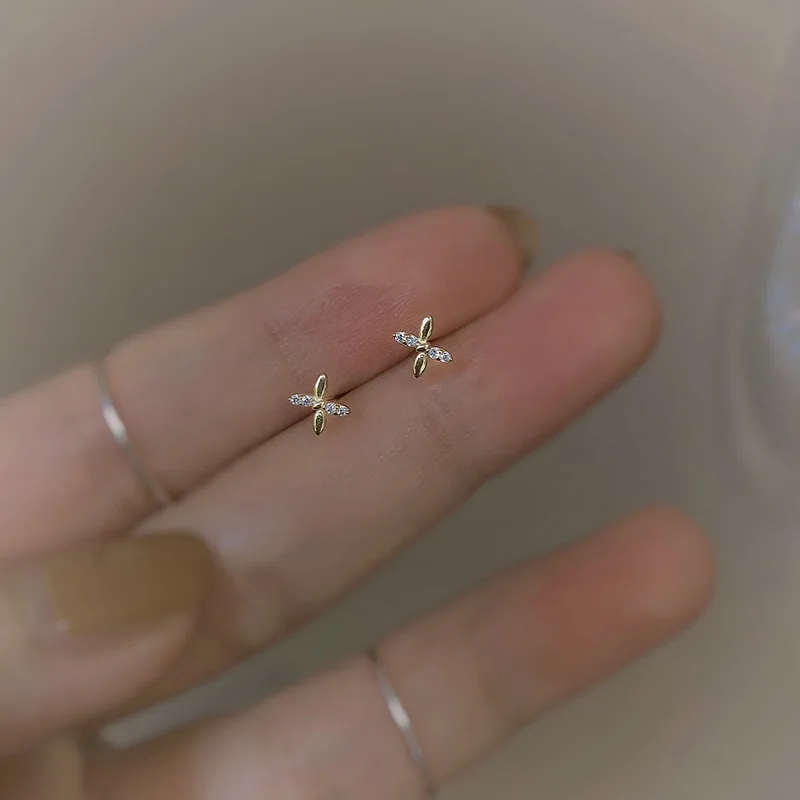 زهرة صغيرة للأذن للنساء بسيطة ورقة صغيرة الزركون كريستال الأذن العظام الأظافر بنات صغيرة الصليب داينتي مجوهرات هدايا الحفلات