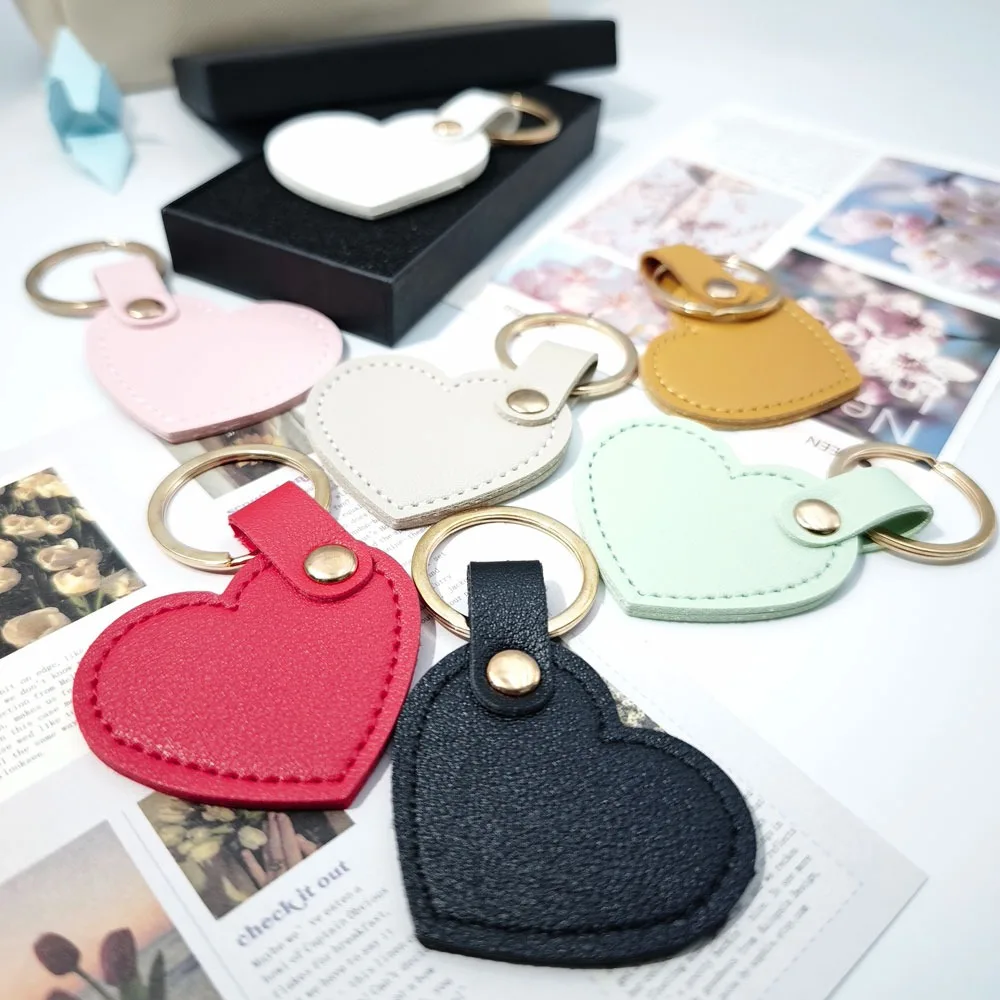 Kreativer modischer Leder-Liebes-Herz-Schlüsselanhänger, individueller Name, Logo-Anhänger, Taschen-Schlüsselanhänger für Männer und Frauen, Schlüsselanhänger, Ring, Geschenk