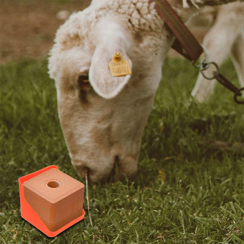 

2Pcs Thickened Mineral Salt Block Holder Durable Easy Clean Versatile Stable Aesthetic for Livestock Sheep Cattle Horses Goats