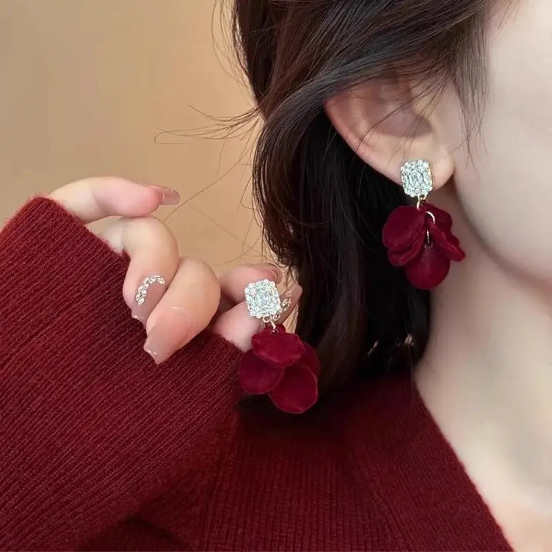 DREJEW Red Flocked Petals Tassel Inlaid Rhinestone Square Drop Earring Retro Autumn and Winter High-end Earrings for Women