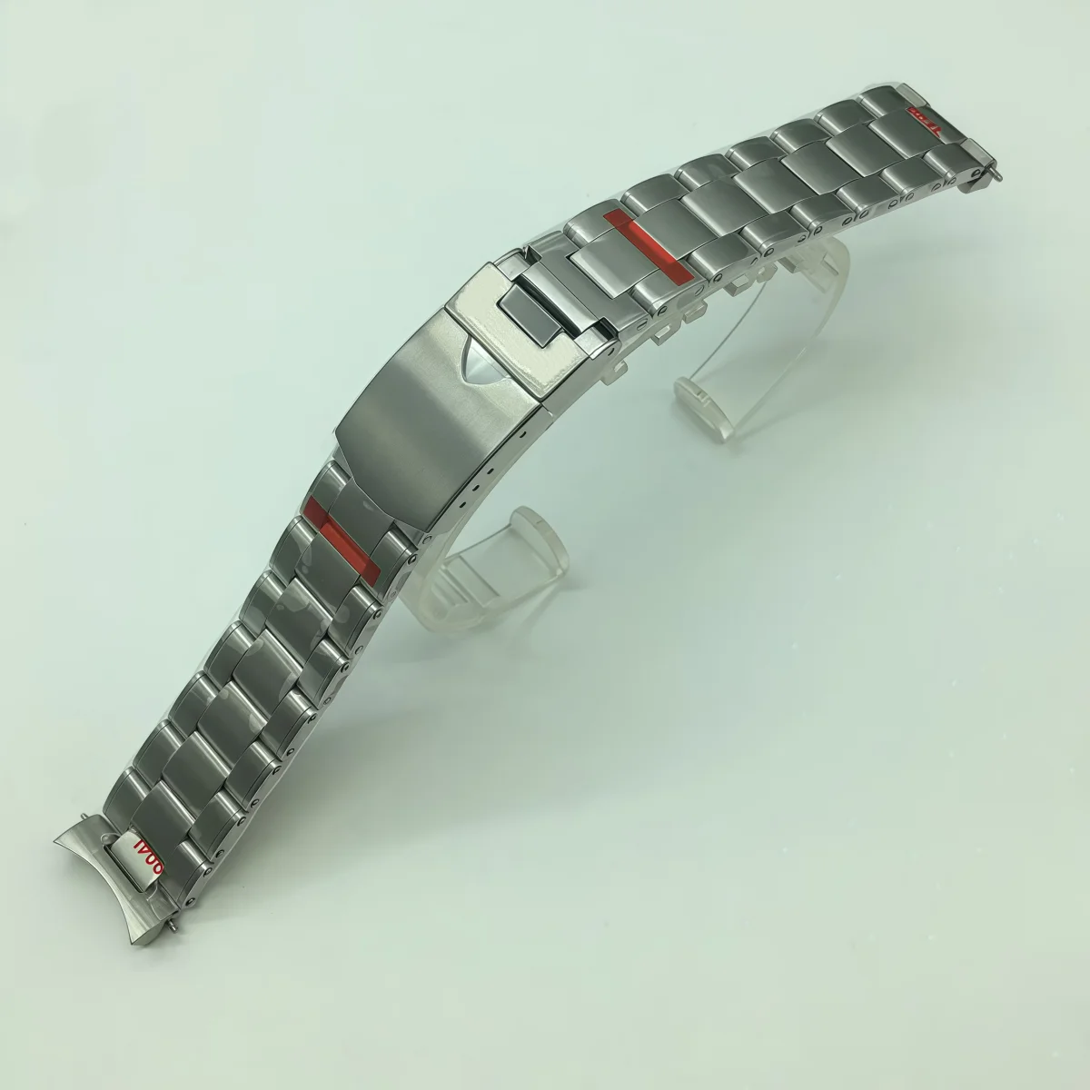 

20mm and 22mm precision 316L stainless steel arc strap is suitable for 39mm and 41mm cases. Men's replacement accessories