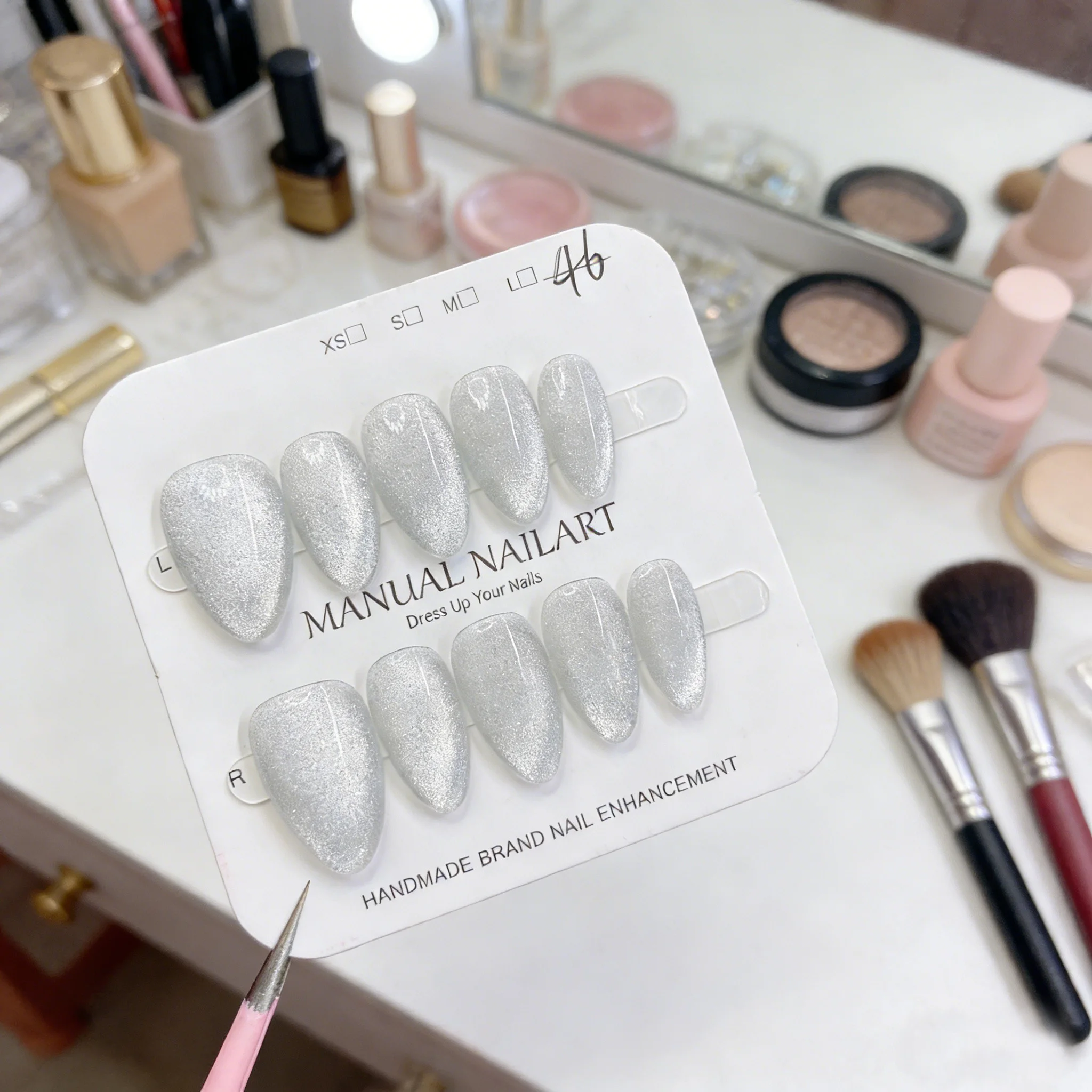 10pcs Sliver Glass Beads Handmade Nails Flashy Cat Eye Press on Nail Short Almond Fake Nail for Women&Girl False Nail Art