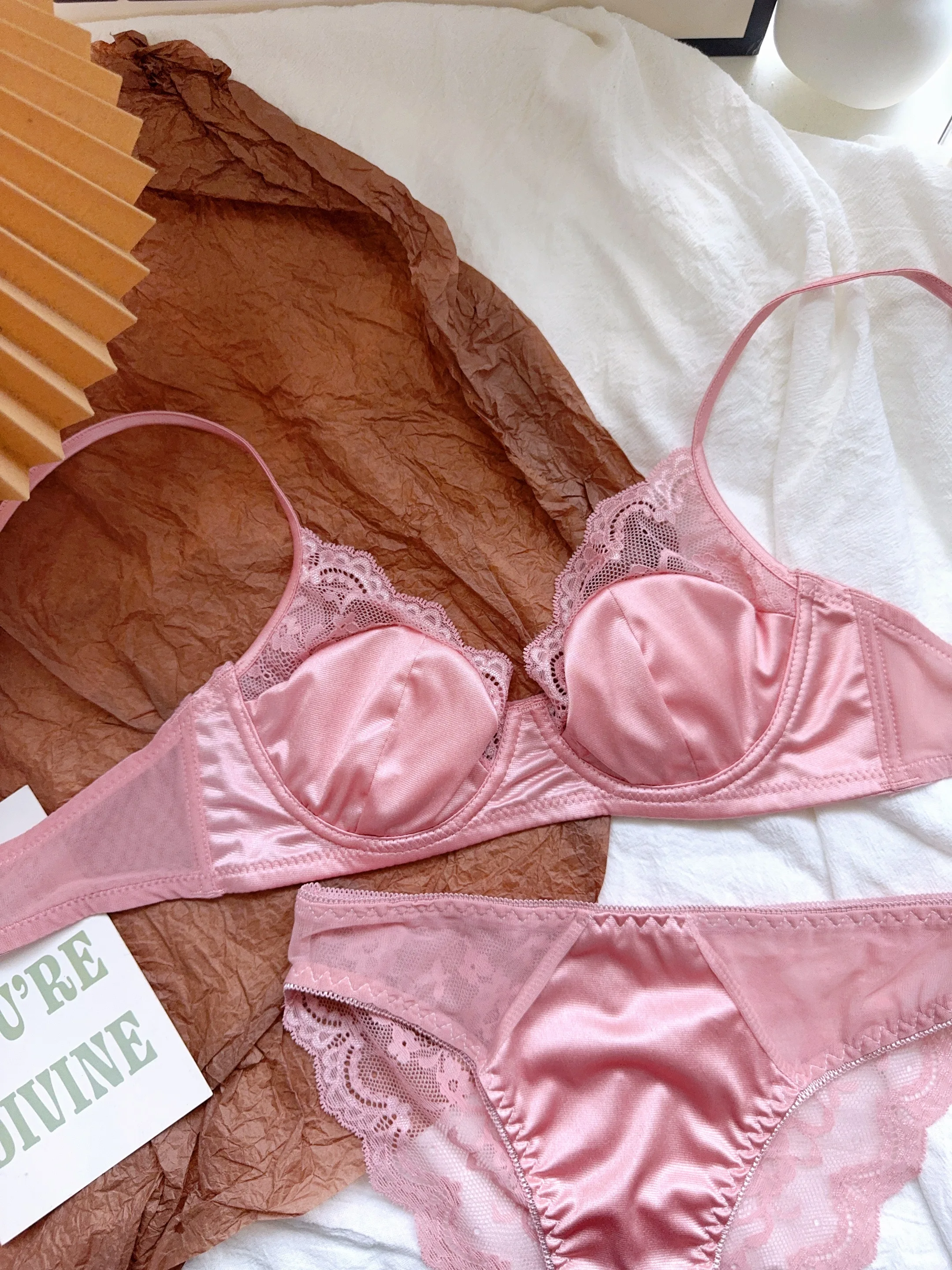 Lace-Trimmed Smooth-Finish Underwear for Women Small-Bust Support with Soft Underwire lingerie Lightweight Bra Set