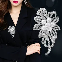 Broche de cristal a la moda para mujer, conjunto de broches de flores con perlas y diamantes de imitación brillantes de diseñador de lujo, alfileres para ropa, regalos de joyería para fiesta