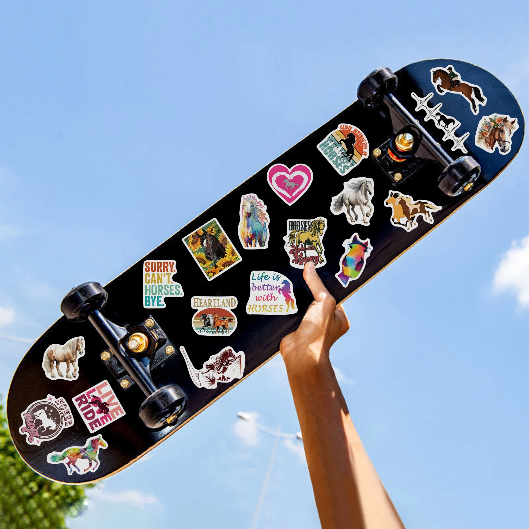 Naklejki świecące w ciemności, 51 szt. Naklejki winylowe wodoodporne z motywem wyścigów konnych, dekoracje na laptopa, deskorolkę, etui na telefon.