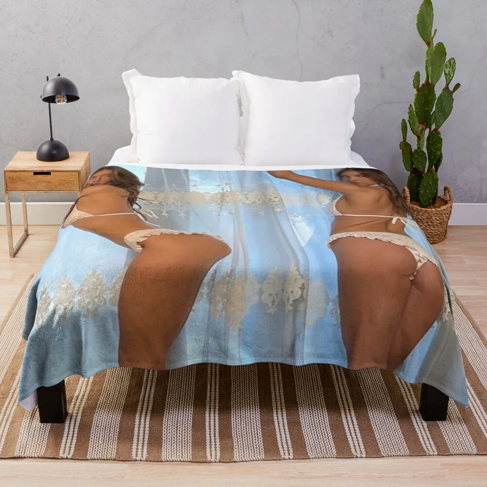 sydney sweeney aesthetic Throw Blanket Stylish Decor Blanket Gift for Friends Roommate