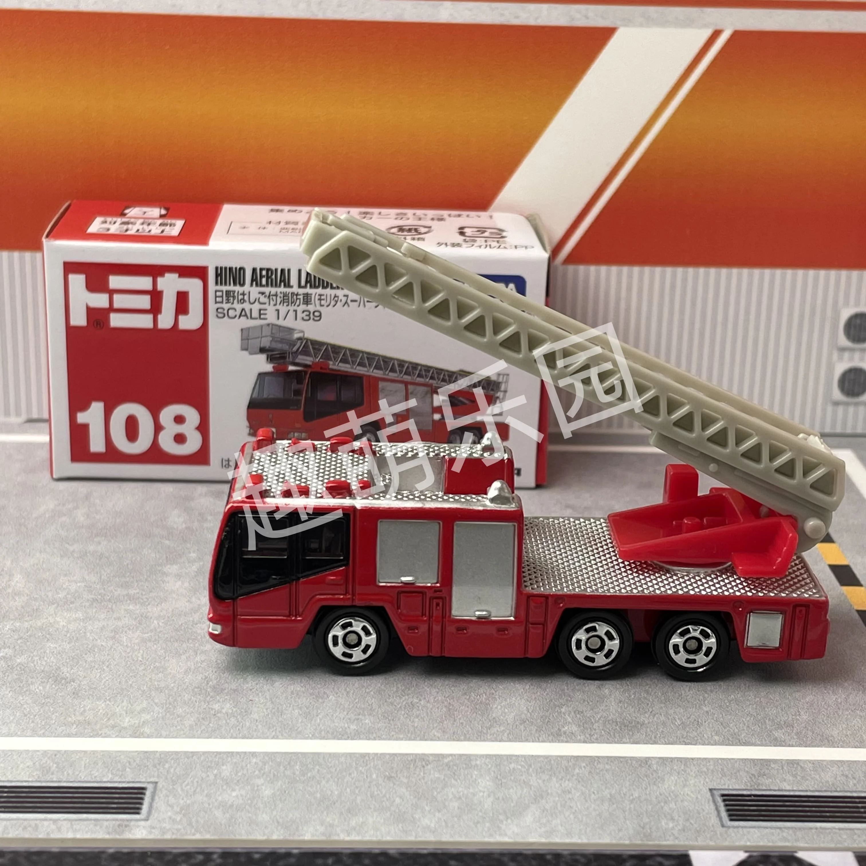 Tomica No.108 Hino Wóz Strażacki z Wysięgnikiem Odlewany Statyczny Samochód Ze Stopu Metalu Model Kolekcjonerski Ekspozycyjny Zabawka Prezent dla Chłopca