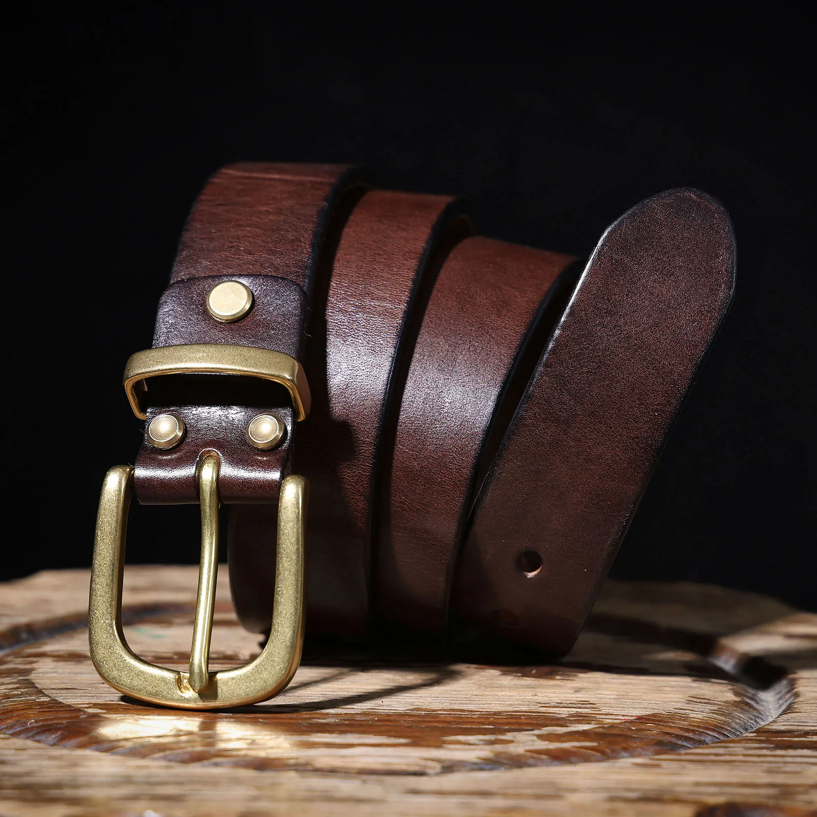 S.WORKER Klassischer dicker Herrengürtel aus echtem Leder, Messing-Dornschließe, vollnarbiges Rindsleder, Vintage-Freizeitgürtel für Jeans, mit Geschenkbox – Detail 12