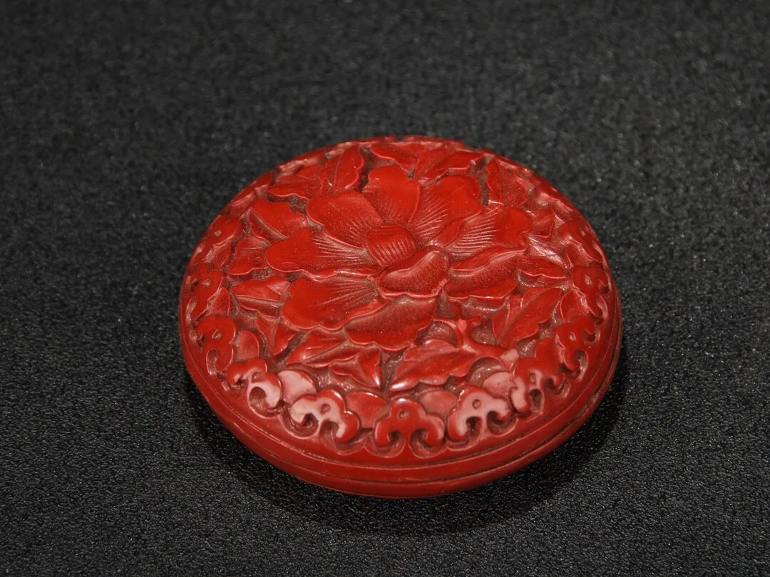 

Collect China Vintage Lacquerware Exquisite Flower Design Keepsake Box Artwork