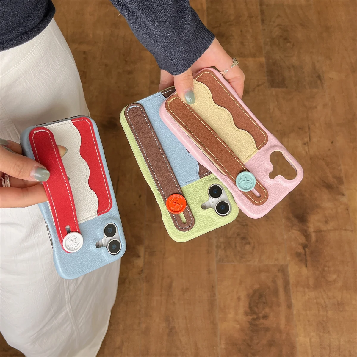 

Korean-style leather wrist strap clips Phone Case For iPhone 16 15 14 13 Pro Max fundas iphone 15 case Protective cover