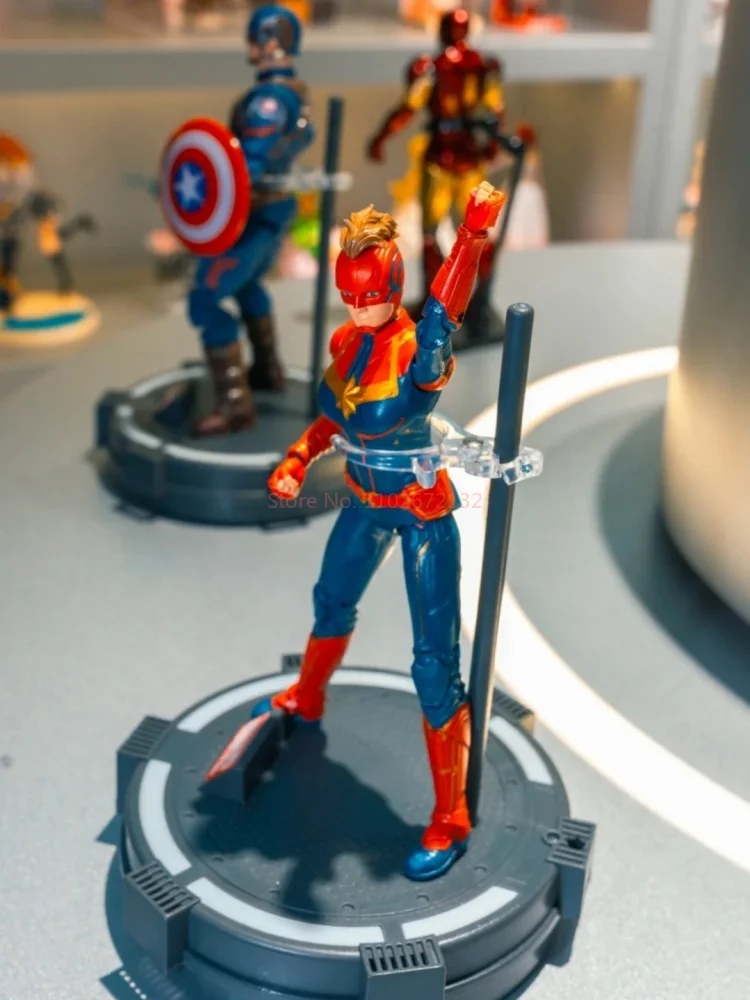 Marvel Avengers Spider Hulk Iron Man Capitan America Thor Action Figure Giocattoli Bambole da 7 pollici con base piattaforma illuminata