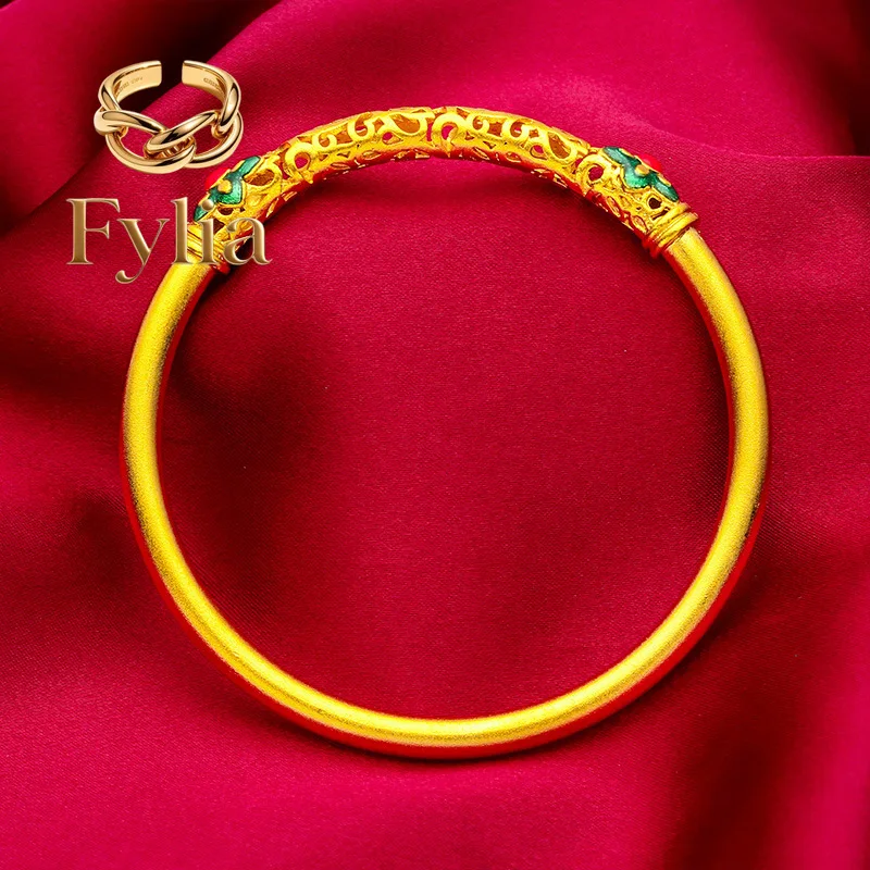 

Fylia Jewelry 24K Gold Closed Flower Bracelet AU999 Soft gold, three-dimensional petals surround the bracelet, blooming elegant