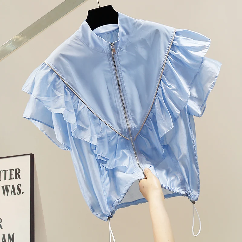 

Модный женский топ с объемными оборками и декоративными вставками, свободного кроя, с коротким рукавом, универсальный и элегантный.