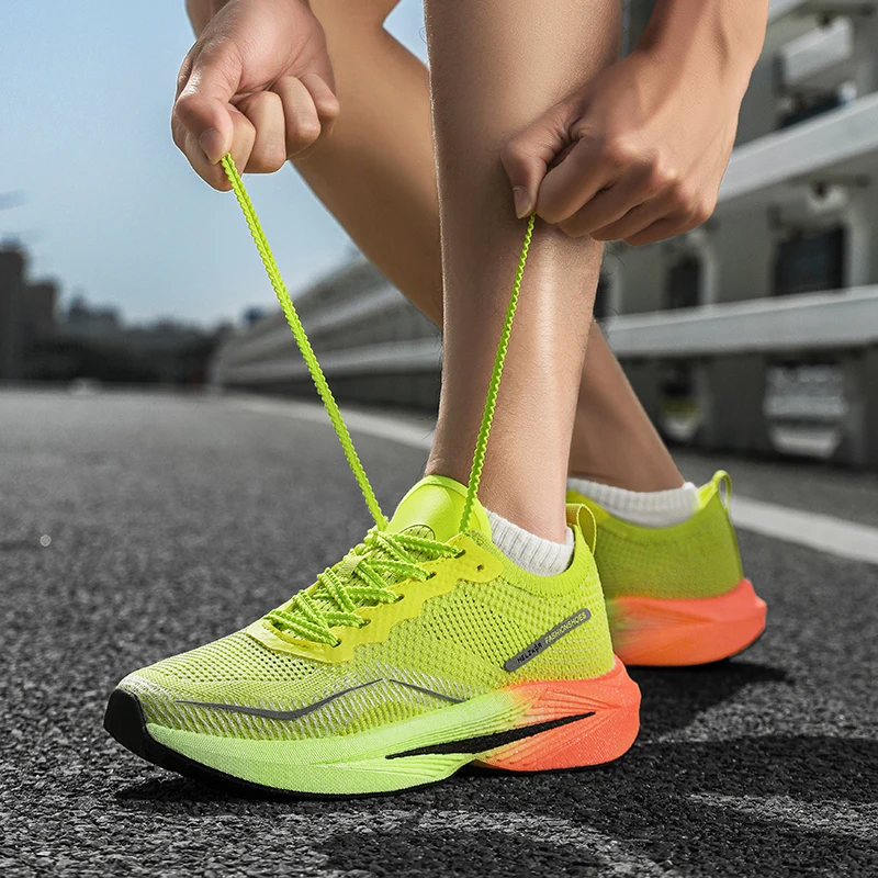 

New mesh breathable, lightweight, anti-slip shock-absorbing fashionable and versatile carbon plate sports running shoes for men